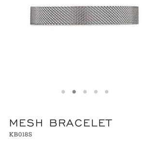 Silver mesh bracelet w/fold over clasp adjustable